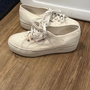 superga womens tennis shoes size 9. 1/2